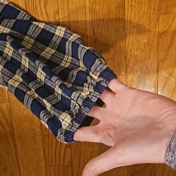 Pullover, button top, plaid flannel - Picture 4 of 7